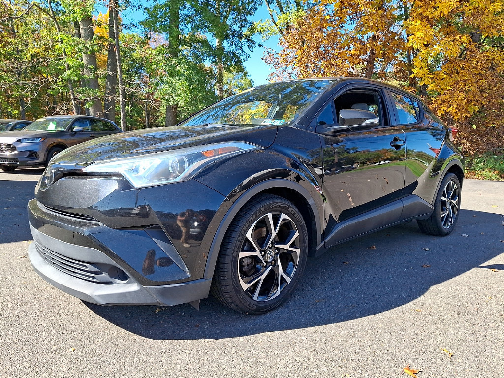Used 2019 Toyota C-HR XLE FWD image 3
