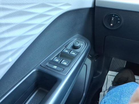 Used 2023 Volkswagen Taos S image 12