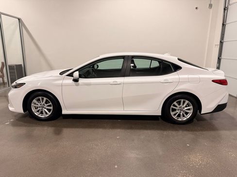 Used 2025 Toyota Camry LE image 8