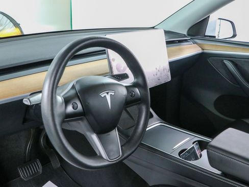 Used 2024 Tesla Model Y Long Range AWD/4WD image 20