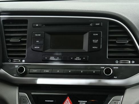 Used 2017 Hyundai Elantra SE image 9