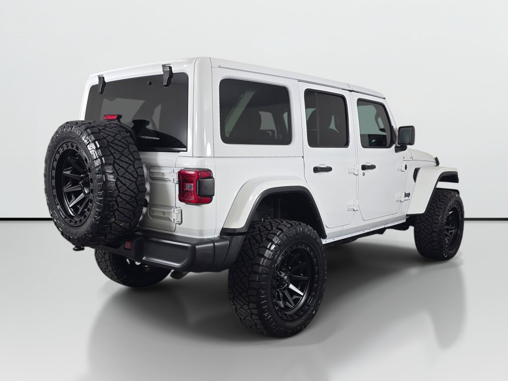 Used 2025 Jeep Wrangler Unlimited Sahara AWD/4WD image 6