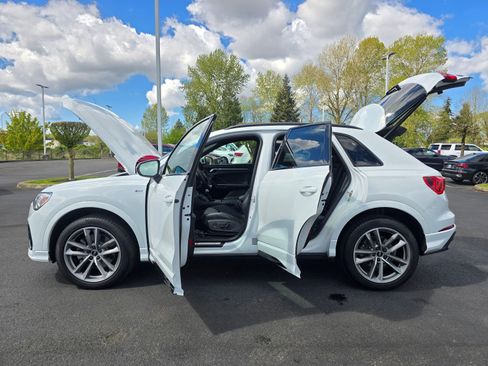 Used 2023 Audi Q3 2.0T Premium Plus w/ Premium Plus Package AWD/4WD image 11