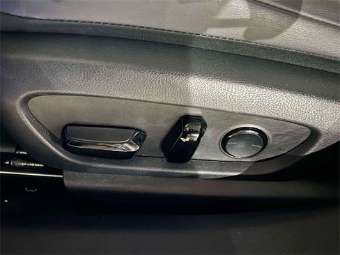 Certified 2025 Lexus ES 300h w/ Premium Package image 22