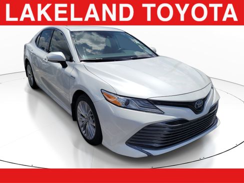 Used 2020 Toyota Camry XLE FWD image 1