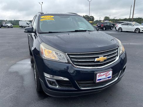 Used 2016 Chevrolet Traverse LT w/ Style and Technology Package image 8