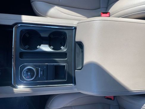 Used 2024 Ford Expedition Max XLT image 18