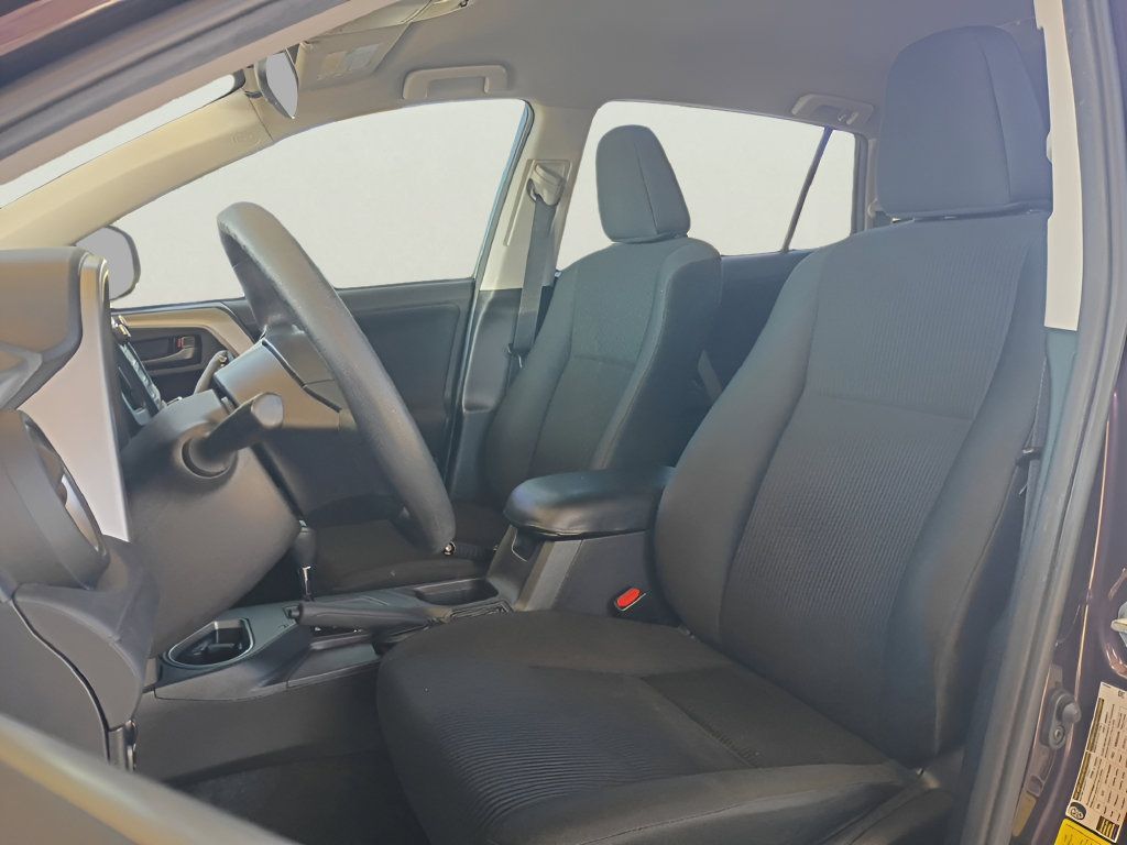 Used 2018 Toyota RAV4 LE FWD image 15