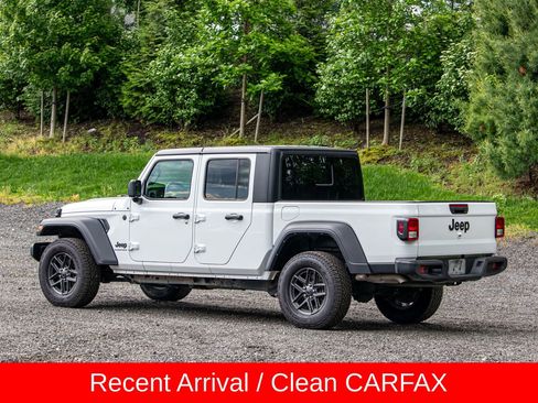 Used 2025 Jeep Gladiator Sport AWD/4WD image 5