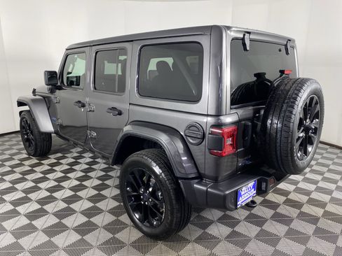 Used 2025 Jeep Wrangler Unlimited Sahara w/ Safety Group AWD/4WD image 9