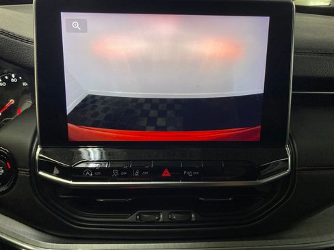 Used 2023 Jeep Compass Limited image 13