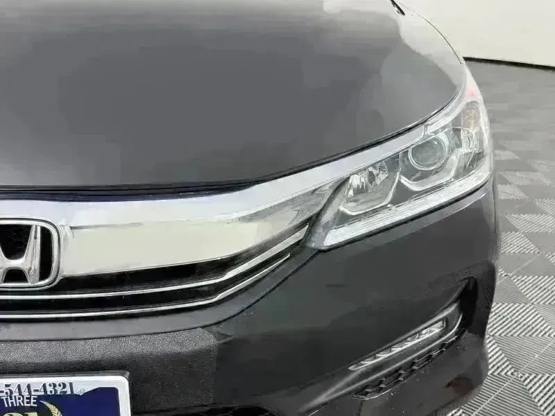 Used 2017 Honda Accord EX image 5