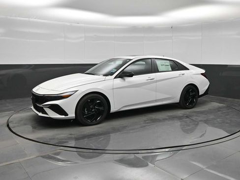 New 2026 Hyundai Elantra SEL Sport FWD image 1