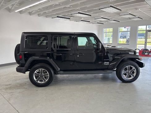 Used 2019 Jeep Wrangler Unlimited Sahara AWD/4WD image 17