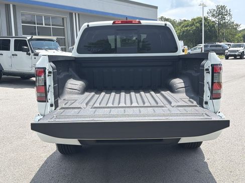 Used 2025 Nissan Frontier SV RWD image 31