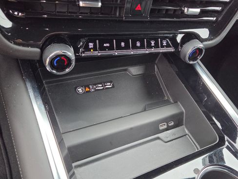 Used 2025 Chevrolet Tahoe LT AWD/4WD image 23