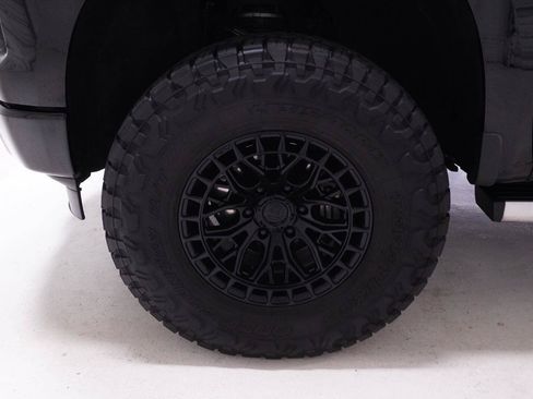 Used 2023 Chevrolet Silverado 1500 High Country w/ Technology Package AWD/4WD image 34