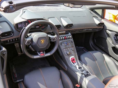 Used 2016 Lamborghini Huracan LP 610-4 image 3