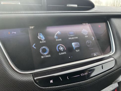 Used 2017 Cadillac XT5 Luxury image 32