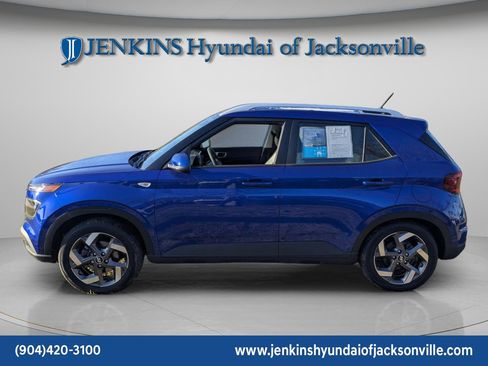 Certified 2024 Hyundai Venue SEL image 6