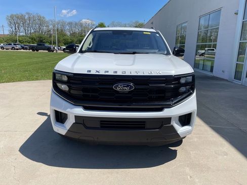 Used 2025 Ford Expedition Active AWD/4WD image 3