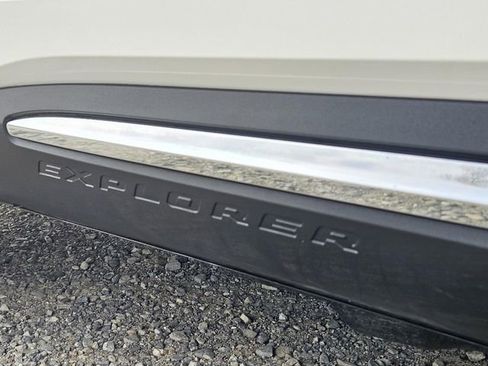 Used 2020 Ford Explorer XLT w/ Equipment Group 202A image 12