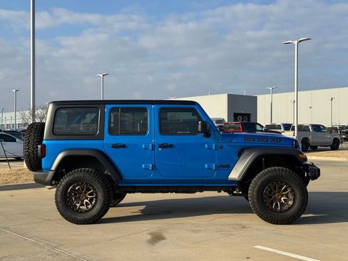 Used 2025 Jeep Wrangler Sport image 8