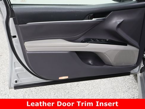 Used 2018 Toyota Camry XLE image 12