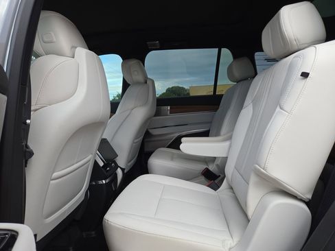 New 2026 Cadillac Vistiq Sport w/ LPO, Floor Liner Package image 13