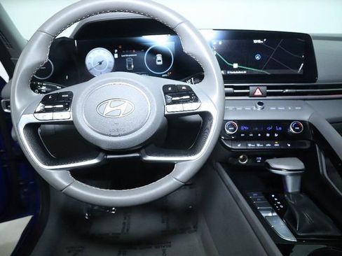 Certified 2024 Hyundai Elantra SEL w/ Convenience Package image 27