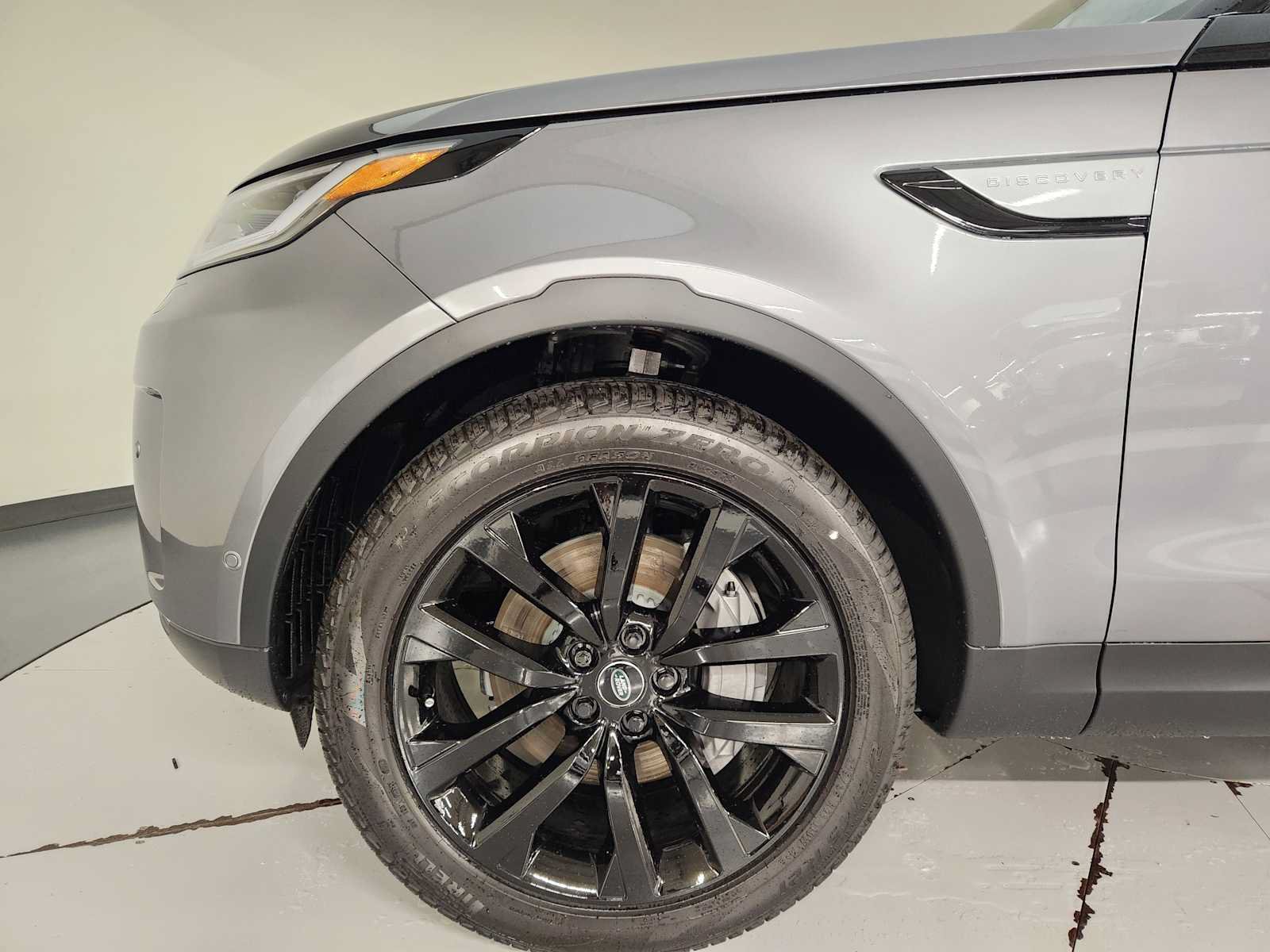 New 2026 Land Rover Discovery S AWD/4WD image 11