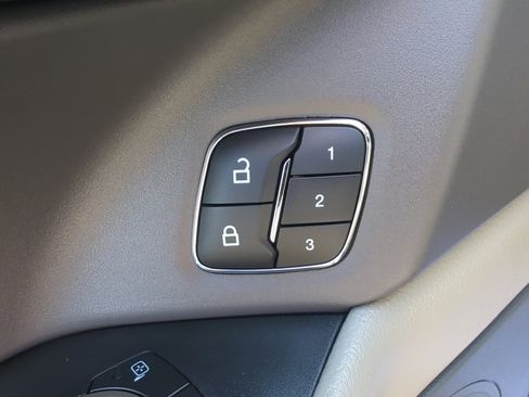 Used 2021 Ford Expedition Limited image 11