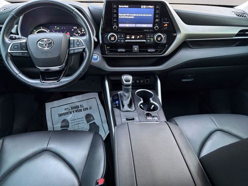 Used 2020 Toyota Highlander XLE image 11
