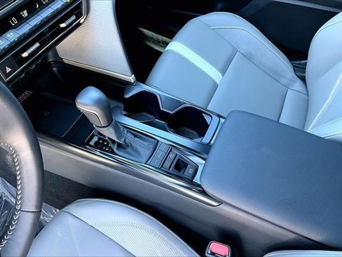 Used 2025 Toyota Camry SE w/ Convenience Package FWD image 15