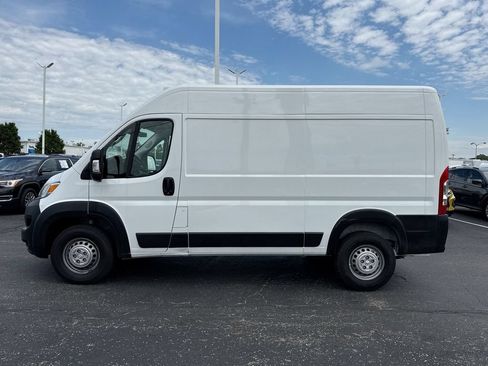 Used 2025 RAM ProMaster 2500 w/ Safety Group FWD image 2