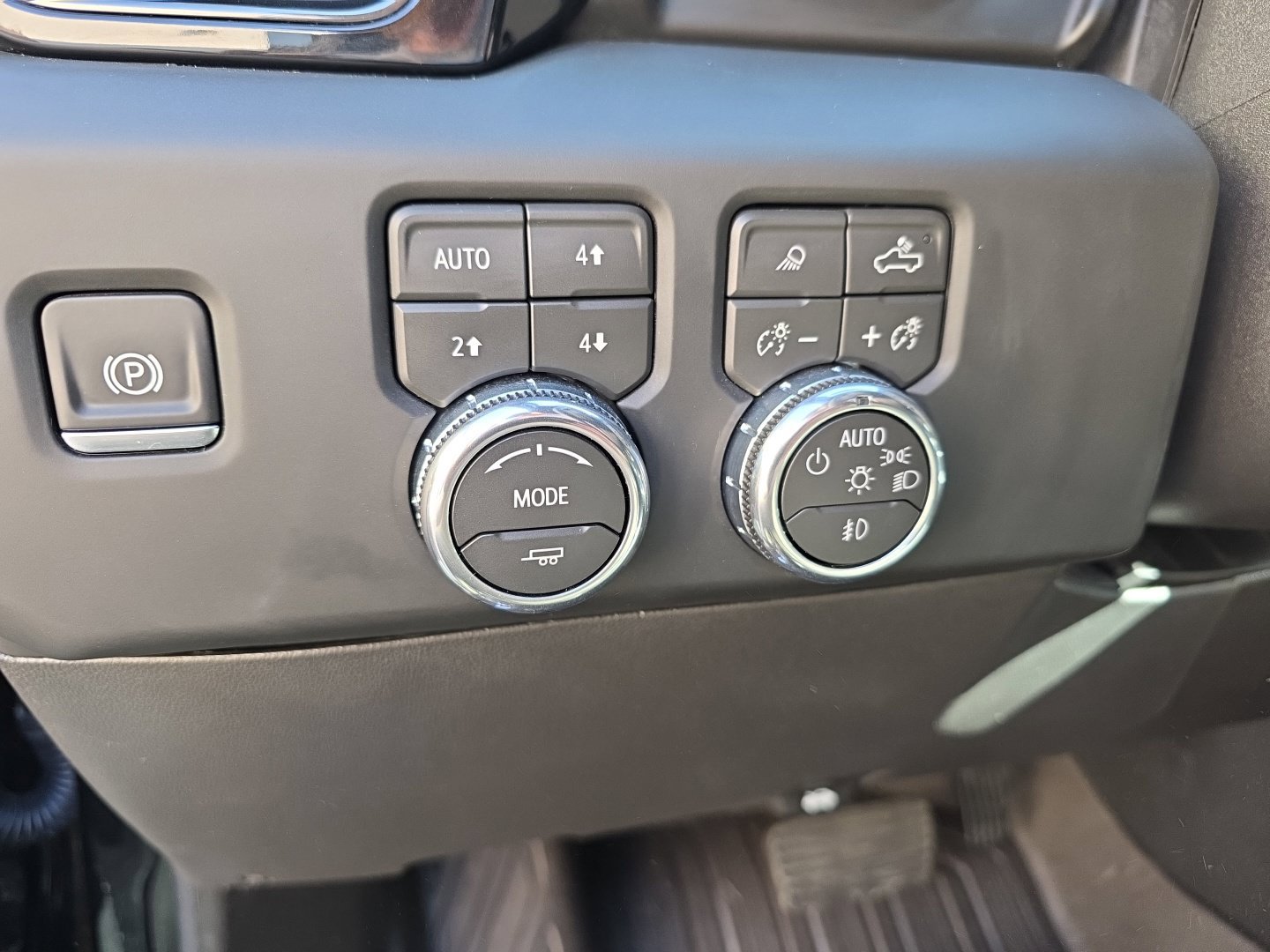 Used 2026 GMC Sierra 1500 AT4X AWD/4WD image 9