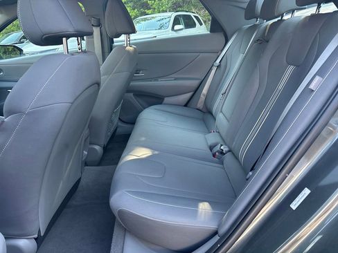 Used 2025 Hyundai Elantra SEL FWD image 32