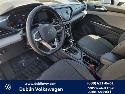 Certified 2023 Volkswagen Taos SE image 9