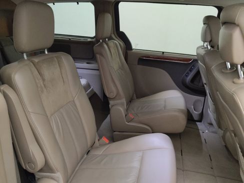 Used 2015 Chrysler Town & Country Limited Platinum FWD image 19