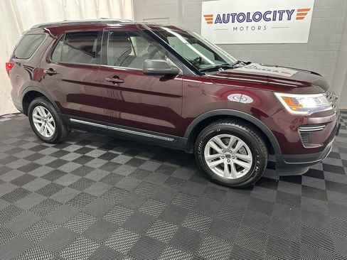 Used 2018 Ford Explorer XLT image 2
