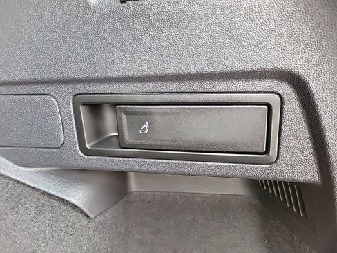 Used 2019 Volkswagen Tiguan SEL R-Line image 30