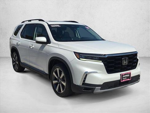 Used 2025 Honda Pilot Touring image 3