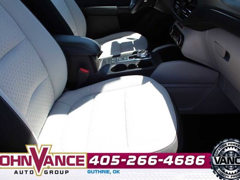 Used 2024 Ford Escape Active AWD/4WD image 18