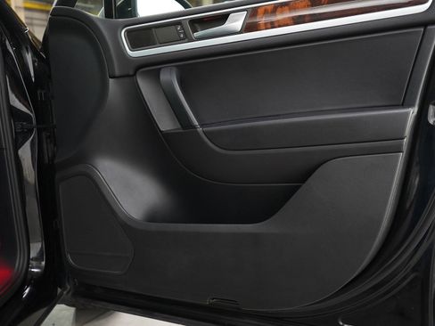 Used 2012 Volkswagen Touareg Executive image 9