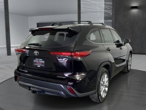 Used 2021 Toyota Highlander Limited FWD image 4