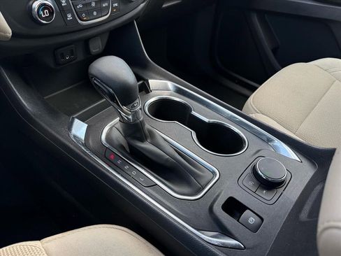 Used 2022 Chevrolet Traverse LS image 17