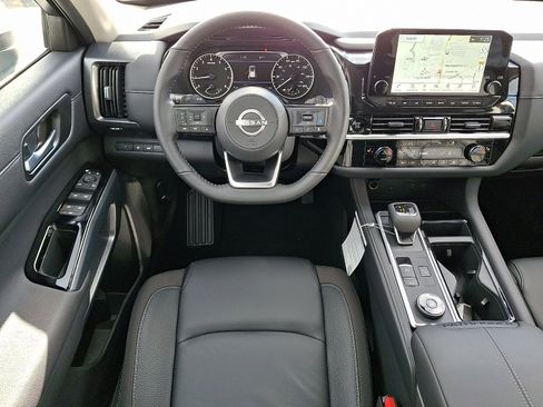 New 2025 Nissan Pathfinder SL image 7