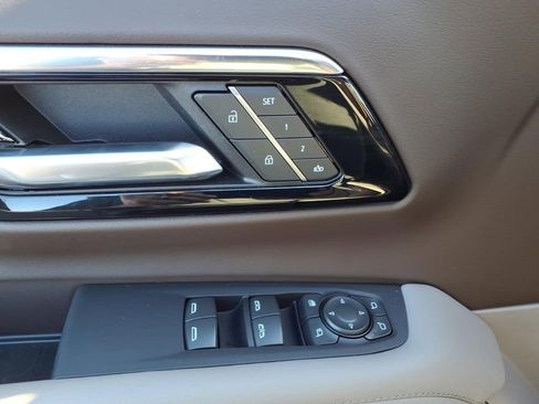 Used 2025 Chevrolet Suburban LT w/ Comfort Package image 14