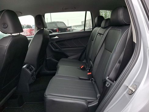 Used 2022 Volkswagen Tiguan SE AWD/4WD image 10