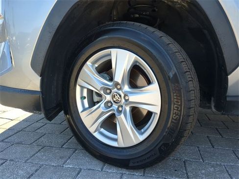 Used 2021 Toyota RAV4 XLE image 31